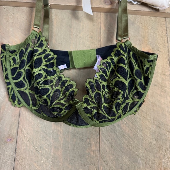 Savage X FENTY Sorry Not Sorry lace  balconette bra Green Size 36DDD / 36F - Picture 5 of 15